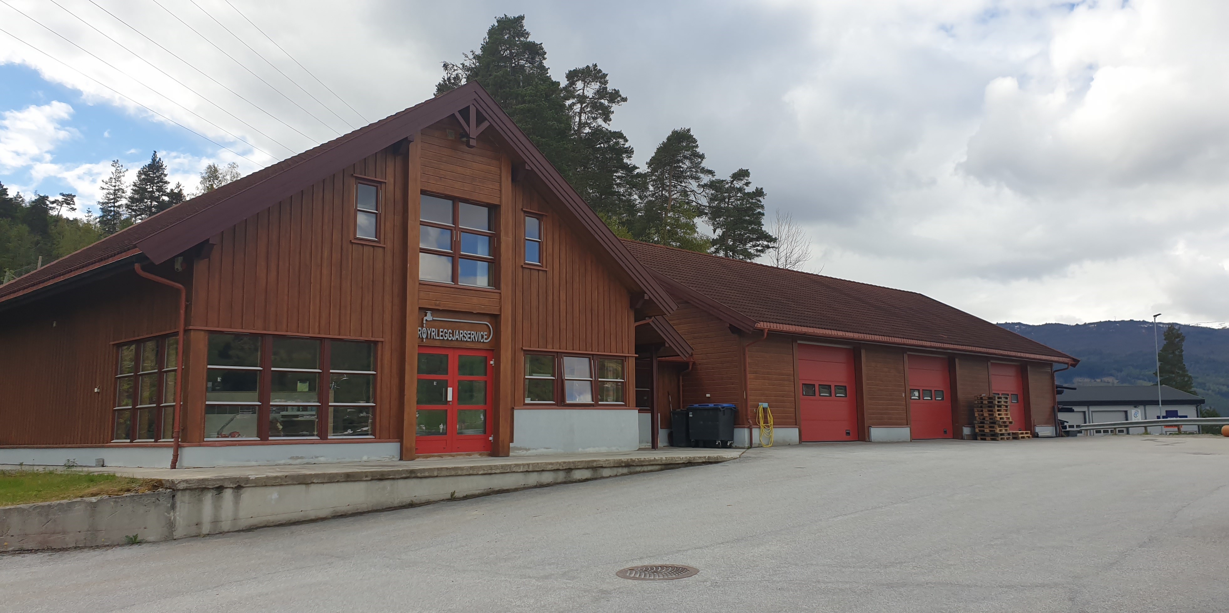 RØYRLEGGJARSERVICE AS